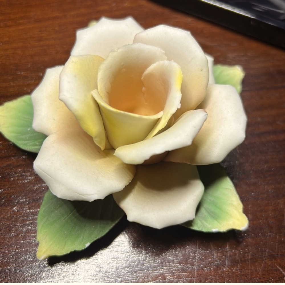 Yellow Capodimonte Rose/Taper Candle holder 💚